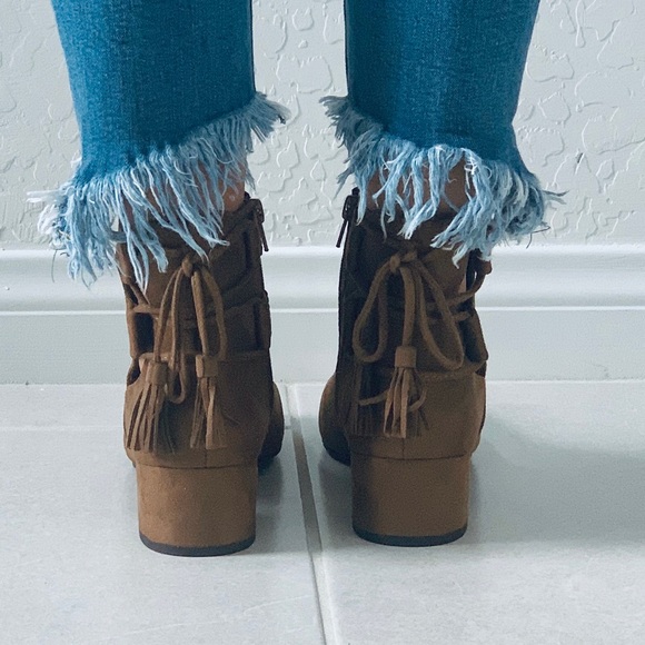 NIB Cognac Back Lace Fringe Tassel Ankle Bootie - Picture 4 of 7